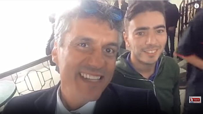 La police algérienne à Rachid Nekkaz : « si tu veux te rendre à Tizi Wezzu, il te faut un visa du gouvernement kabyle »