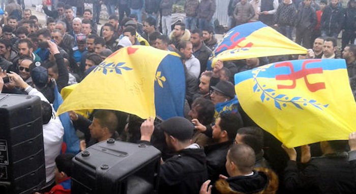 Appel aux citoyens de Bouzeguene à un rassemblement immédiat devant le commissariat (Communiqué du MAK-Anavad)