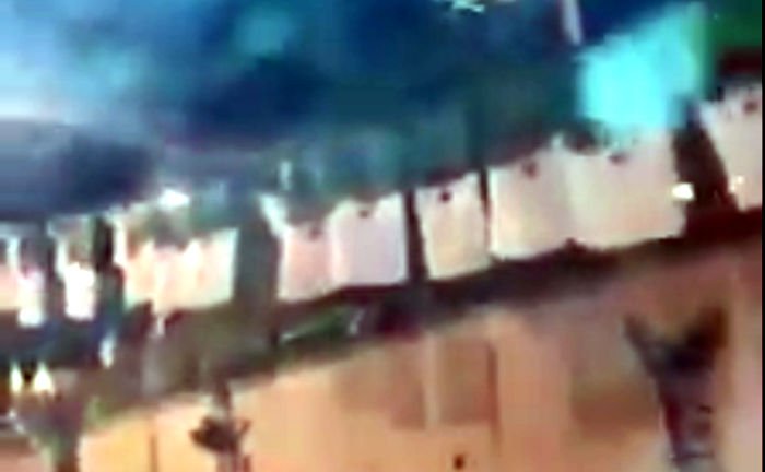 Vidéo des dizaines de milliers de drapeaux algériens accrochés à Tizi Wezzu