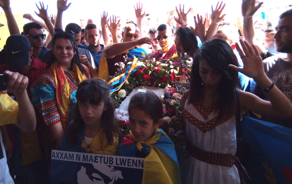 Le peuple kabyle a rendu un vibrant hommage à Lounes Matoub hier à Taourirt Moussa
