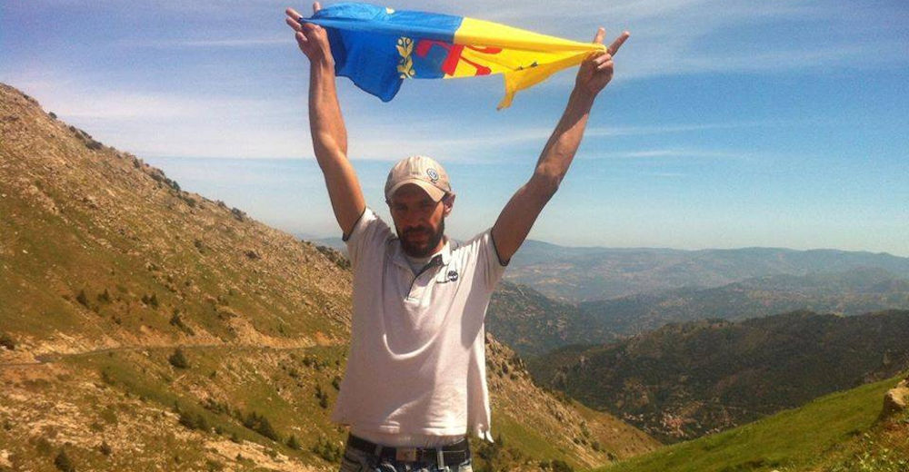Un militant du MAK-Anavad d’At Yiraten arrêté pour détention d’un drapeau kabyle dans sa poche