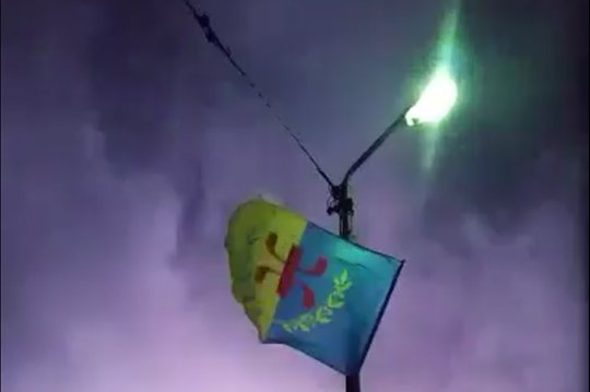Lever du drapeau kabyle au village d’Avurɣes