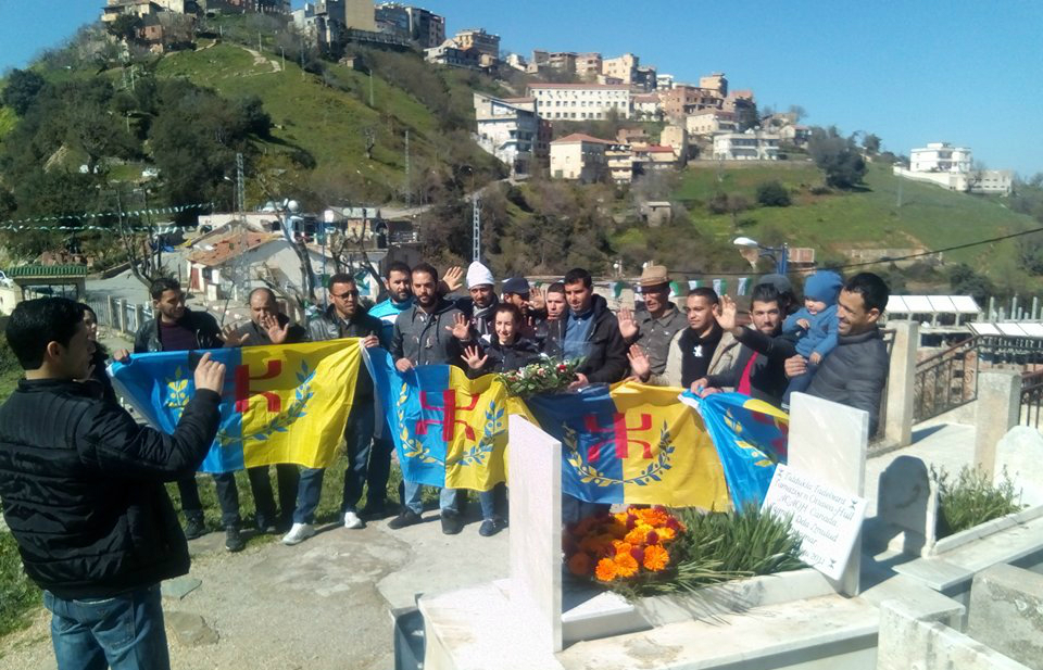 Le MAK-Anavad rend hommage à Dda Lmulud At Mεammaṛ