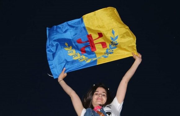 Une Kabyle résidente aux États-Unies humiliée par les autorités algériennes à l’aéroport