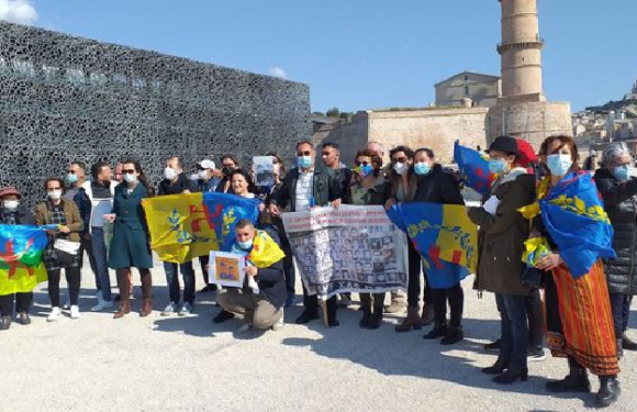 LA SECTION MAK PACA REND  HOMMAGE AUX VICTIMES DU PRINTEMPS NOIR DE 2001