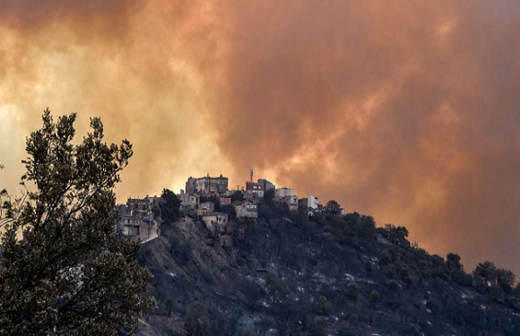 CRIMES DE L’« ALGÉRIE » COLONIALE EN KABYLIE, LA COTERIE« ÉLITE » AU SECOURS DE LA JUNTE ARABO-ISLAMISTE