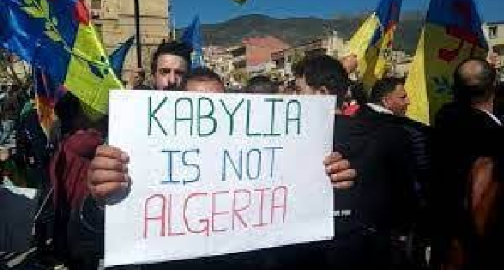 ALGÉRIE COLONIALE ARABO-ISLAMISTE OU L’ILLUSION FASCISTE D’UNE KABYLIE SANS KABYLITÉ