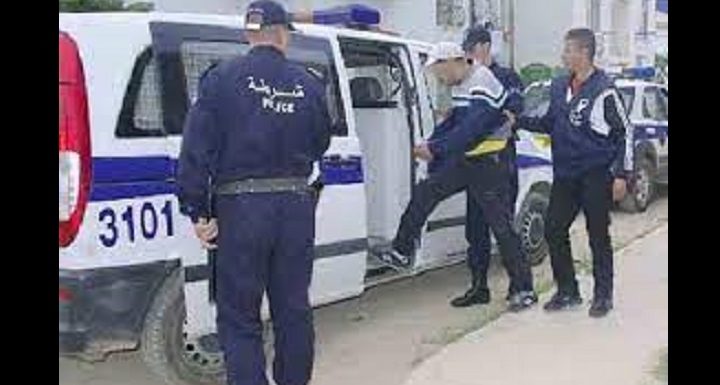 LA POLICE ET LA GENDARMERIE COLONIALES ALGÉRIENNES TERRORISENT LA POPULATION KABYLE À AZAZGA