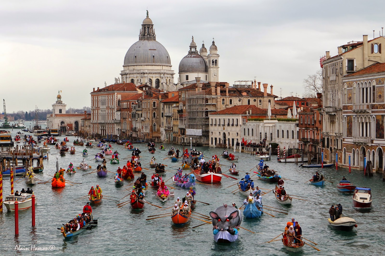 Coup d'envoi du plus célèbre carnaval du monde / Festival de couleur et merveilles à Venise