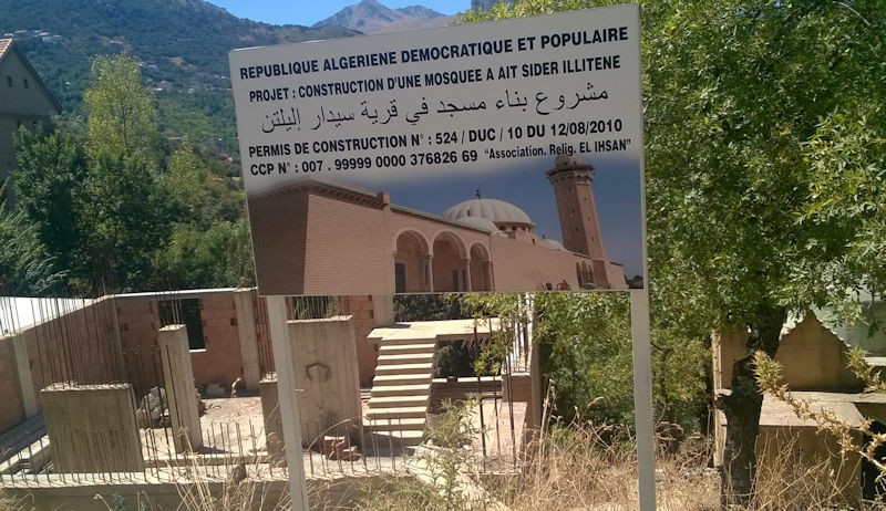 Une 3ème mosquée en construction pour un village de 200 habitants