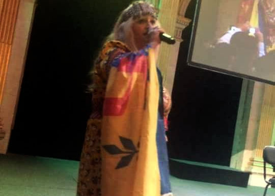 Malika Domrane a brandi le drapeau Kabyle lors de la cérémonie controversée de Yennayer à l'Hotel de ville de Paris