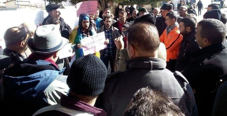 Rassemblement à Aokas en soutien à Kameleddine Fekhar : « Criminels, libérez les militants que vous séquestrez ! »