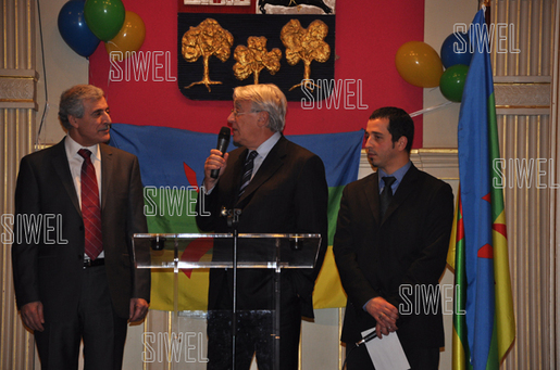 Ferhat Mehenni présente les vœux du Gouvernement Provisoire Kabyle à Paris