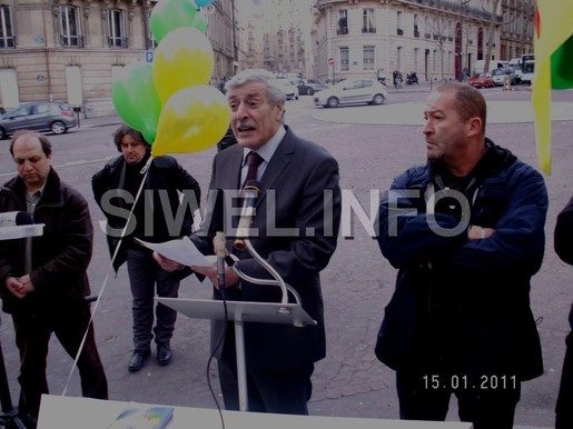 Rassemblement kabyle devant l'Ambassade d'Algérie à Paris Rassemblement kabyle devant l'Ambassade d'Algérie à Paris
