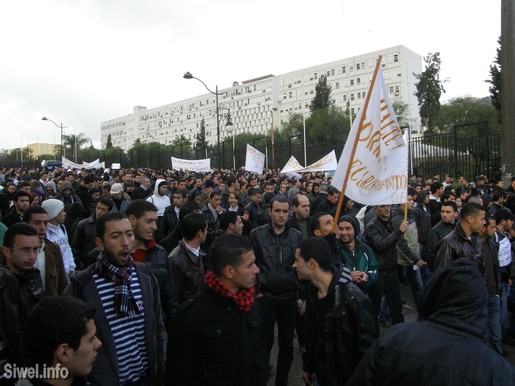 Tizi-Ouzou : des milliers d'étudiants dans la rue