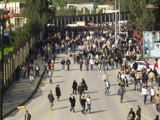 Tizi-Ouzou : marche des étudiants des sciences juridiques Tizi-Ouzou : marche des étudiants des sciences juridiques