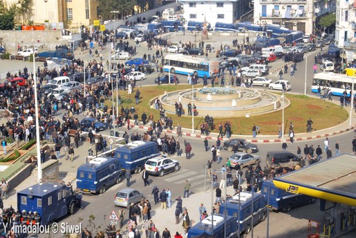 Alger : le pouvoir empêche la marche des partisans du changement Alger : le pouvoir empêche la marche des partisans du changement
