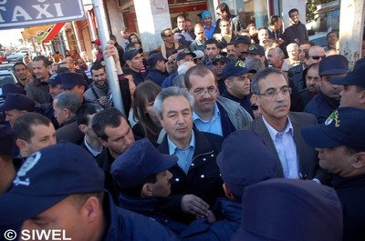 La police empêche des marches de la CNCD à Alger La police empêche des marches de la CNCD à Alger