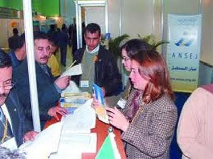 De longues queues devant les bureaux de l'ANSEJ à Vgayet