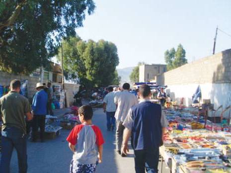 Tazmalt : Les commerçants ambulants bloquent la RN26