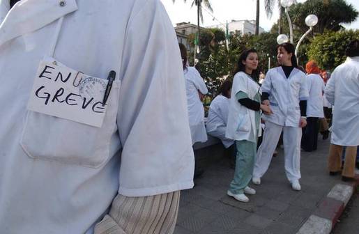 Tizi Ouzou : sit-in des médecins résidents devant la direction du CHU Nedir Mohamed Tizi Ouzou : sit-in des médecins résidents devant la direction du CHU Nedir Mohamed