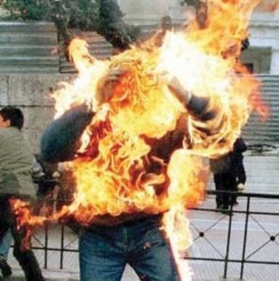 Un islamiste s'immole par le feu à Akbou Un islamiste s'immole par le feu à Akbou