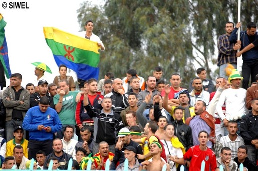 Algérie : les drapeaux kabyles interdits au stade du 5 juillet Algérie : les drapeaux kabyles interdits au stade du 5 juillet