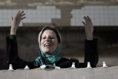 Aïcha Kadhafi porte plainte contre l'OTAN Aïcha Kadhafi porte plainte contre l'OTAN