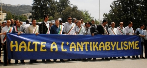 Alger : une directrice d'un primaire empêche une élève de réciter un poème en kabyle Alger : une directrice d'un primaire empêche une élève de réciter un poème en kabyle