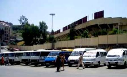 Les transporteurs assiègent la willaya à Tizi-Ouzou Les transporteurs assiègent la willaya à Tizi-Ouzou