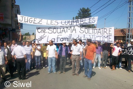 Des milliers de manifestants dénoncent la mort d'un civil tué par un militaire en Kabylie