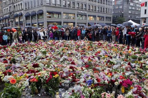 La norvège observe une minute de silence nationale à la mémoire des 91 victimes du double attentats La norvège observe une minute de silence nationale à la mémoire des 91 victimes du double attentats
