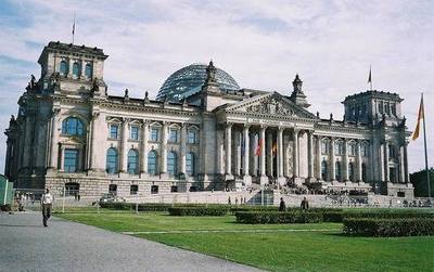 Ferhat Mehenni reçu au Bundestag : la vente d'armes à l'Algérie par l'Allemagne dénoncée Ferhat Mehenni reçu au Bundestag : la vente d'armes à l'Algérie par l'Allemagne dénoncée