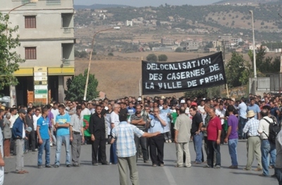 Fréha : des milliers de marcheurs réclament la délocalisation des casernes militaires Fréha : des milliers de marcheurs réclament la délocalisation des casernes militaires