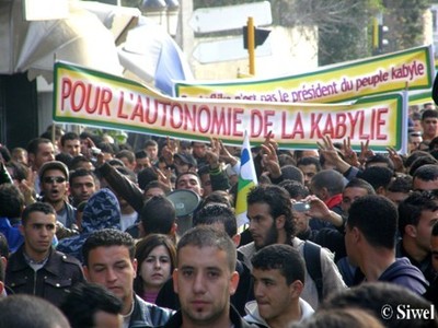 Des centaines de marcheurs répondent à l'appel du MAK à Akbou Des centaines de marcheurs répondent à l'appel du MAK à Akbou
