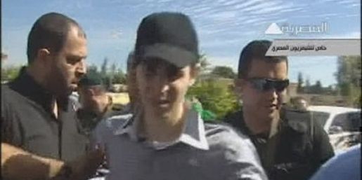 Le soldat franco-israélien Gilad Shalit a été remis aux autorités égyptiennes Le soldat franco-israélien Gilad Shalit a été remis aux autorités égyptiennes