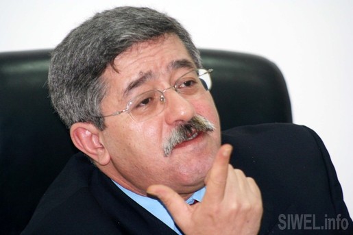 Ouyahia tient un mini Conseil du gouvernement sur la Kabylie Ouyahia tient un mini Conseil du gouvernement sur la Kabylie