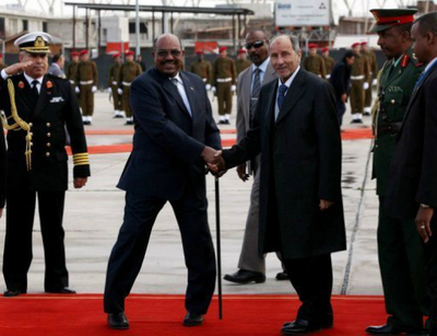 Le président soudanais Omar el-Bechir, recherché par la CPI, en visite à Tripoli Le président soudanais Omar el-Bechir, recherché par la CPI, en visite à Tripoli