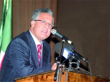 Meeting du RND à Alger : «le FIS et le RCD sont le fruit d'une manœuvre politique» Meeting du RND à Alger : «le FIS et le RCD sont le fruit d'une manœuvre politique»