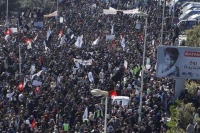 Manifestation de milliers de Tunisiens pour un Etat islamique Manifestation de milliers de Tunisiens pour un Etat islamique