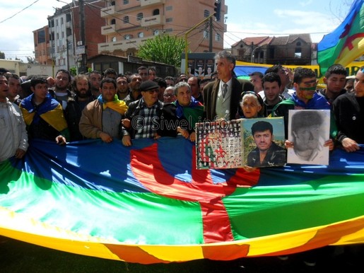 Le chanteur engagé Oulahlou et les Chaouis marchent pour l'autonomie de la Kabylie