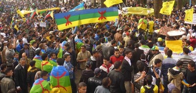 Des milliers de Berbères marocains manifestent à Casablanca pour un « printemps amazigh » Des milliers de Berbères marocains manifestent à Casablanca pour un « printemps amazigh »