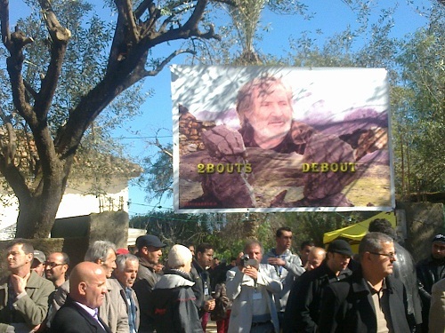 Enterrement de Bouguermouh : des milliers de Kabyles pour saluer le père du cinéma kabyle Enterrement de Bouguermouh : des milliers de Kabyles pour saluer le père du cinéma kabyle