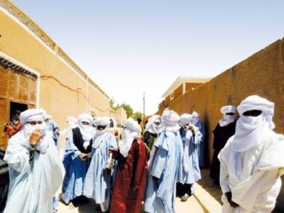 Les touaregs de l'Ahaggar (Algérie) demandent à être mieux considérés par l'Etat algérien. Les touaregs de l'Ahaggar (Algérie) demandent à être mieux considérés par l'Etat algérien.