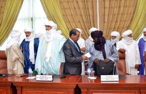Mali / Azawad: le couteau sous la gorge, le MNLA et le HCUA acceptent l'accord-cadre de Ouagadougou