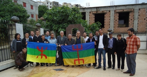 Malgré le report du vote pour le drapeau kabyle, le MAK se rend à Tawrirt Moussa et dépose une gerbe de fleurs à la mémoire du REBELLE