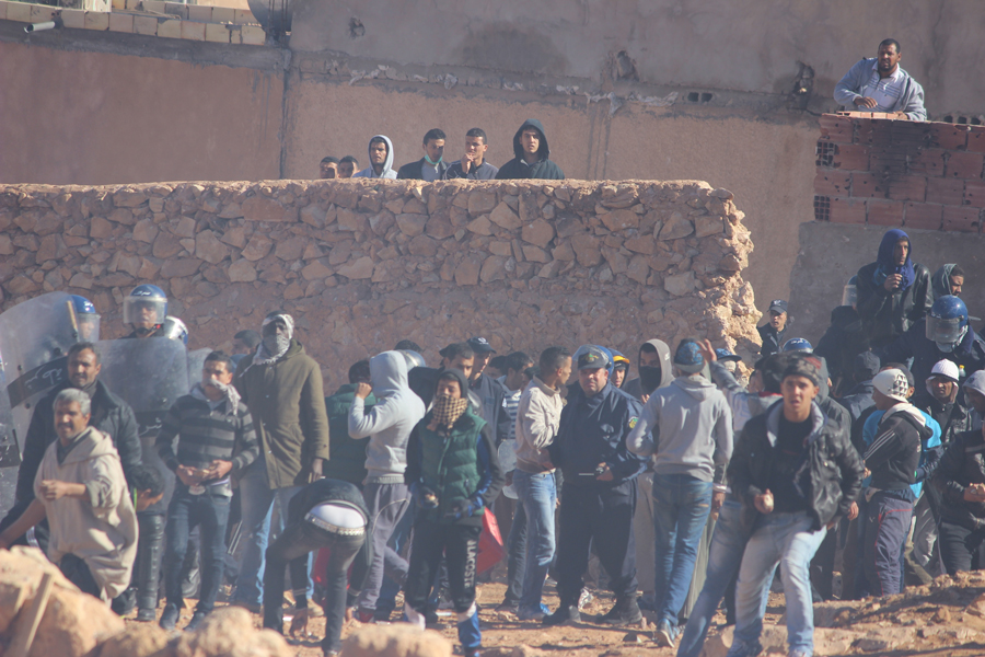 Ghardaïa : accusé de «publication touchant à l'intérêt national» et d'«outrage à corps constitué», un mozabite risque 3 ans de prison ferme à cause d'une vidéo montrant des policiers algériens en flagrant délit de pillage
