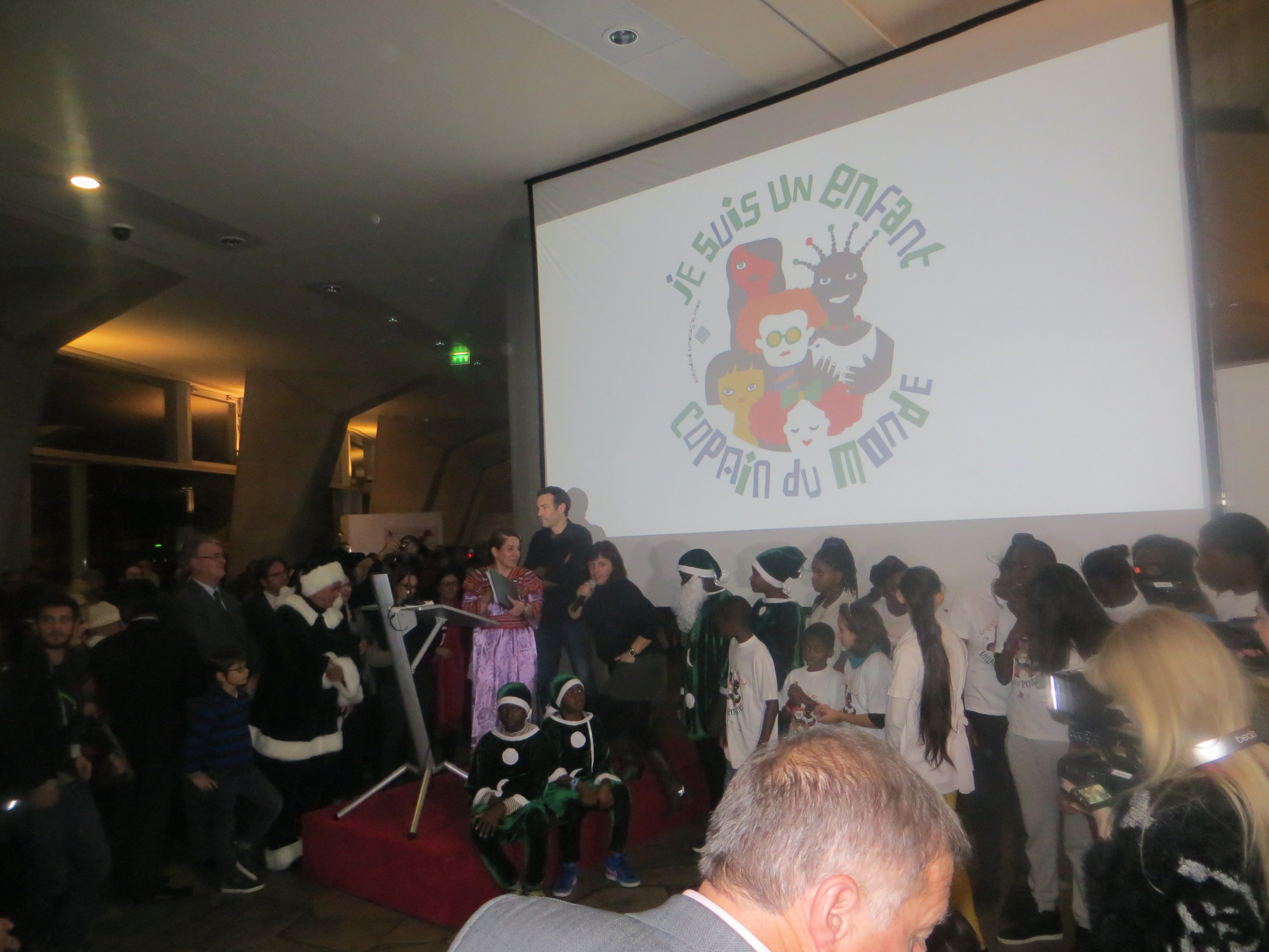 Une poétesse kabyle ouvre la soirée des 70 ans du Secours populaire à l'Unesco