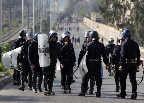 IΣEZZUGEN / URGENT : Plusieurs citoyens arrêtés ce matin par les services répressifs algériens