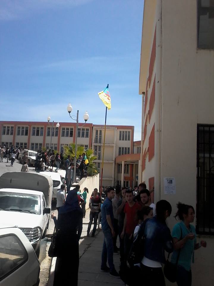 Université Mouloud Mammeri de Tizi Ouzou: Les étudiants lèvent le drapeau Kabyle au campus de Tamda